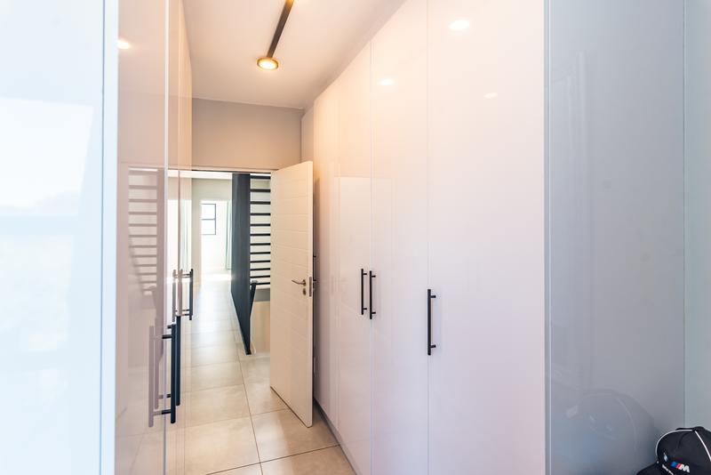 2 Bedroom Property for Sale in Hurlingham Gauteng