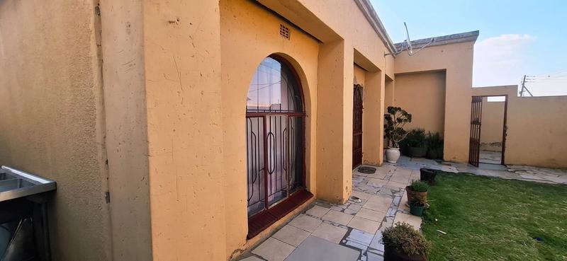4 Bedroom Property for Sale in Tsakane Gauteng