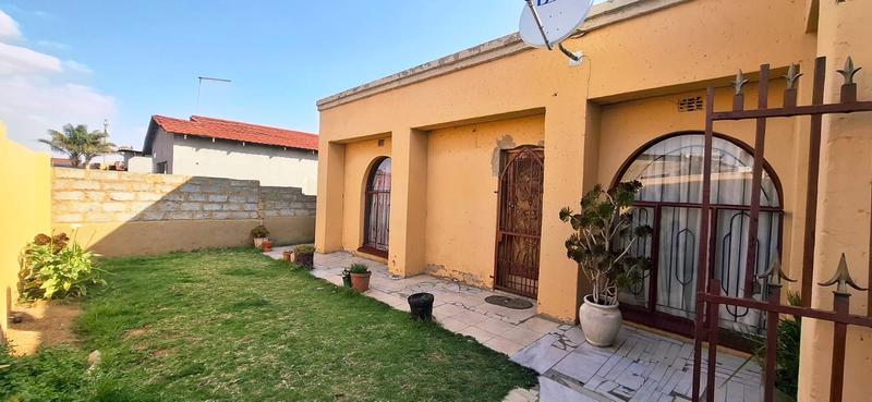 4 Bedroom Property for Sale in Tsakane Gauteng