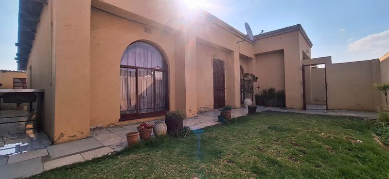 4 Bedroom Property for Sale in Tsakane Gauteng