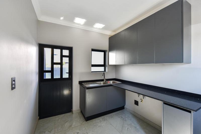 5 Bedroom Property for Sale in Six Fountains Residential Estate Gauteng