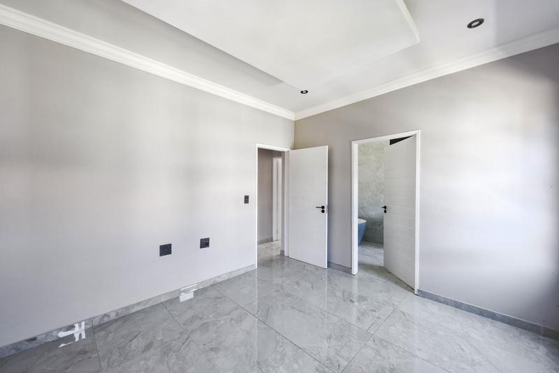 5 Bedroom Property for Sale in Six Fountains Residential Estate Gauteng