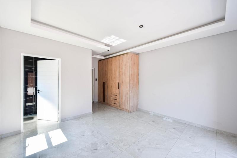 5 Bedroom Property for Sale in Six Fountains Residential Estate Gauteng