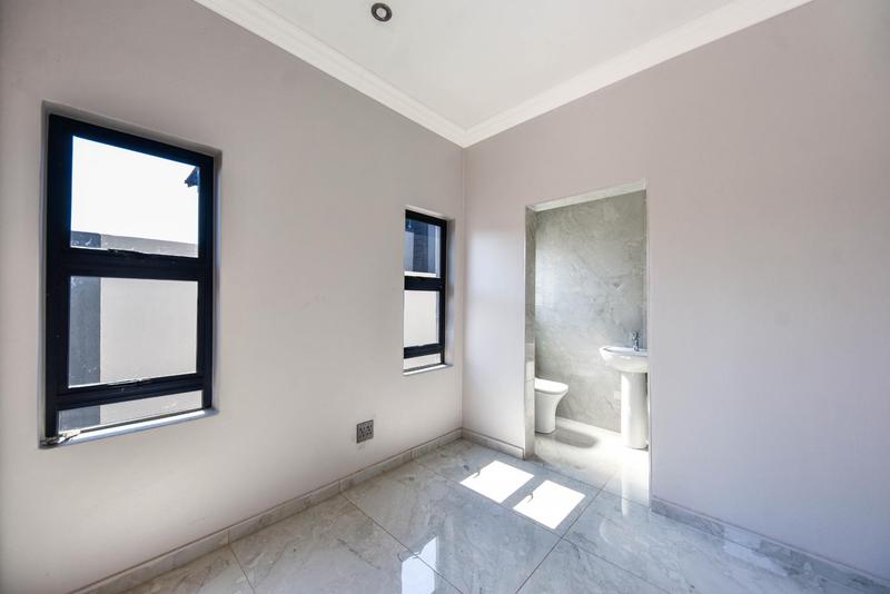 5 Bedroom Property for Sale in Six Fountains Residential Estate Gauteng