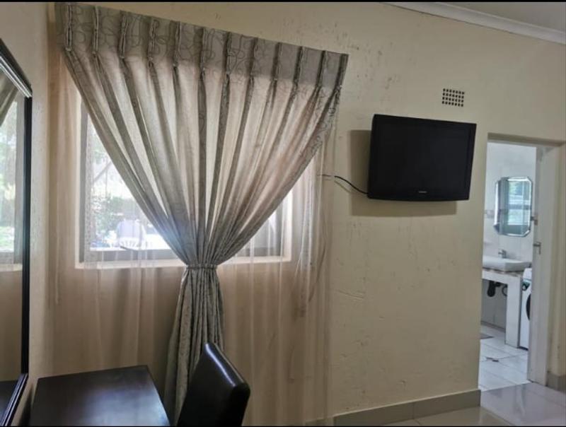 To Let 1 Bedroom Property for Rent in Victory Park Gauteng