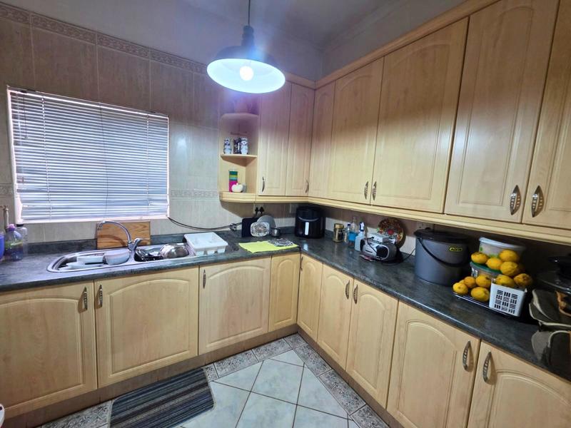 4 Bedroom Property for Sale in Glen Marais Gauteng