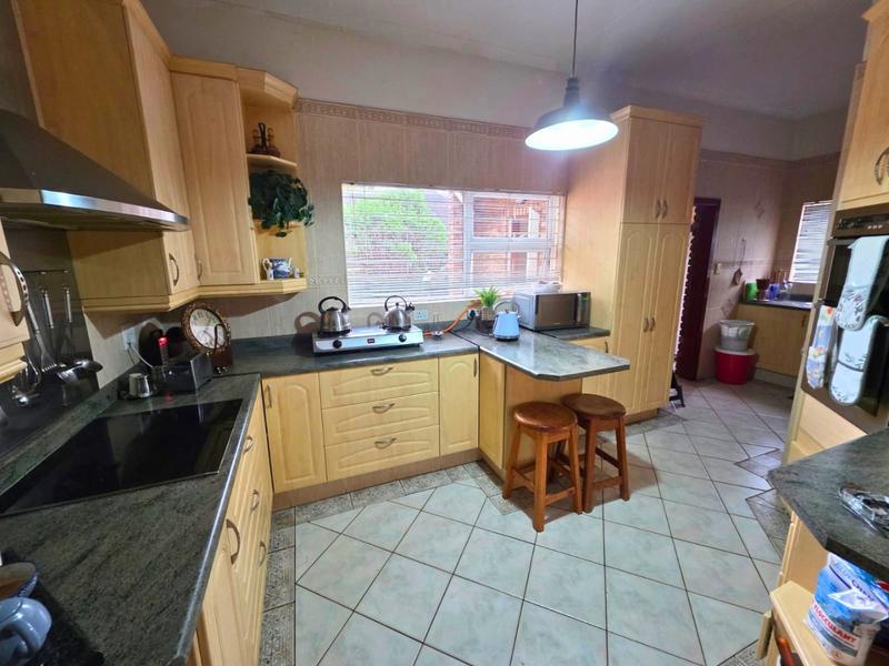 4 Bedroom Property for Sale in Glen Marais Gauteng