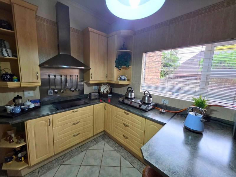 4 Bedroom Property for Sale in Glen Marais Gauteng