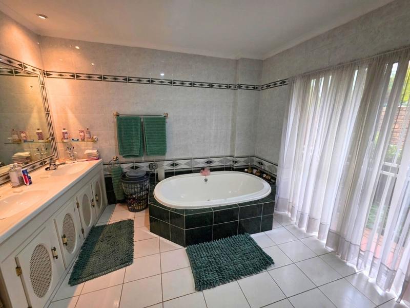 4 Bedroom Property for Sale in Glen Marais Gauteng