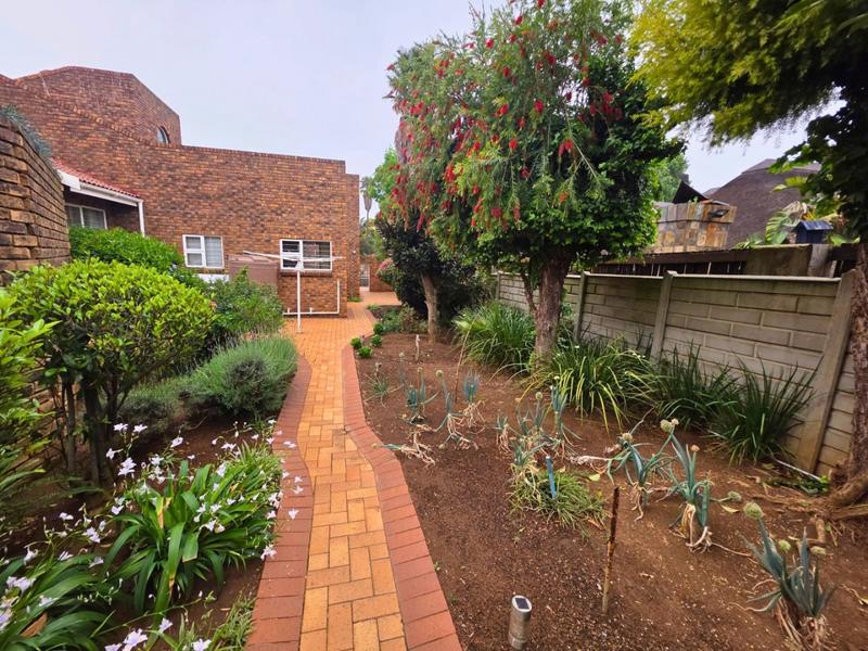 4 Bedroom Property for Sale in Glen Marais Gauteng