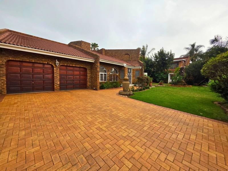 4 Bedroom Property for Sale in Glen Marais Gauteng
