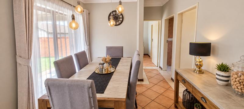 2 Bedroom Property for Sale in Monavoni Gauteng