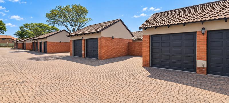 2 Bedroom Property for Sale in Monavoni Gauteng