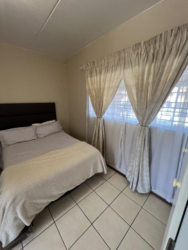 To Let 1 Bedroom Property for Rent in Weltevreden Park Gauteng