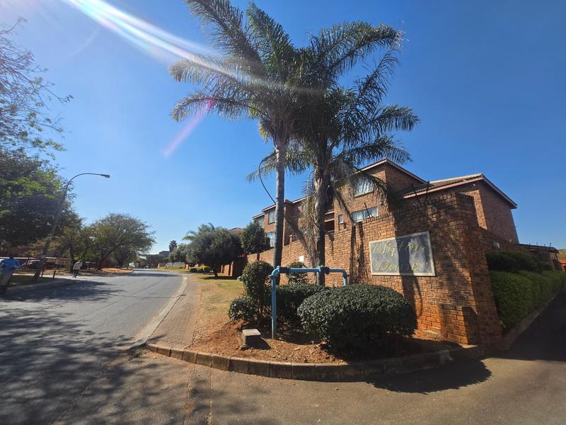 To Let 1 Bedroom Property for Rent in Weltevreden Park Gauteng