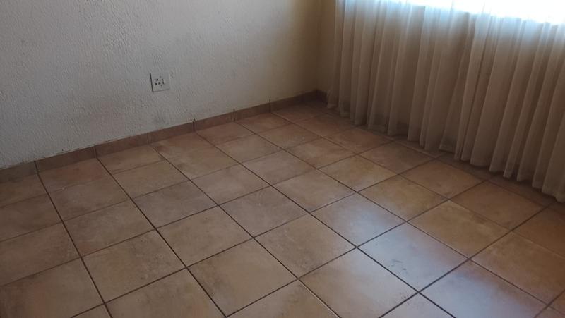 2 Bedroom Property for Sale in Greenhills Gauteng