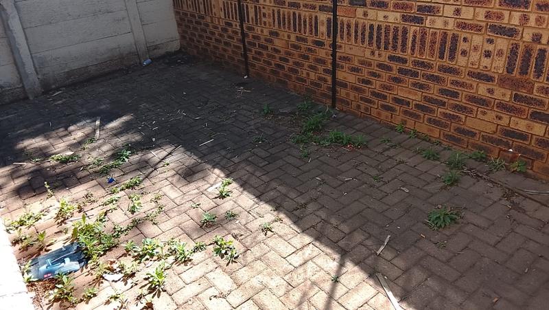 2 Bedroom Property for Sale in Greenhills Gauteng