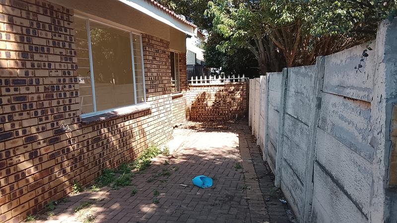 2 Bedroom Property for Sale in Greenhills Gauteng