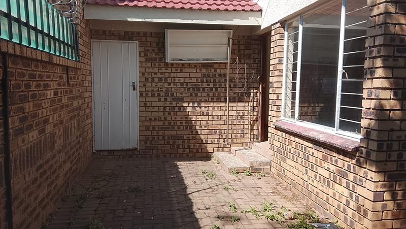 2 Bedroom Property for Sale in Greenhills Gauteng