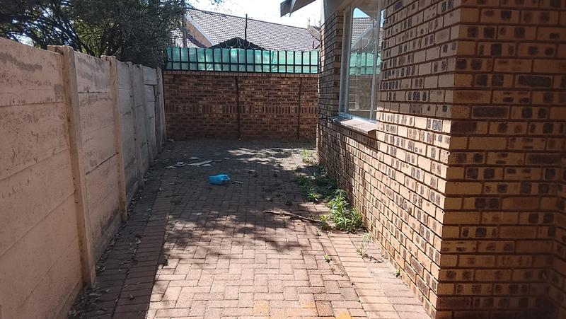 2 Bedroom Property for Sale in Greenhills Gauteng