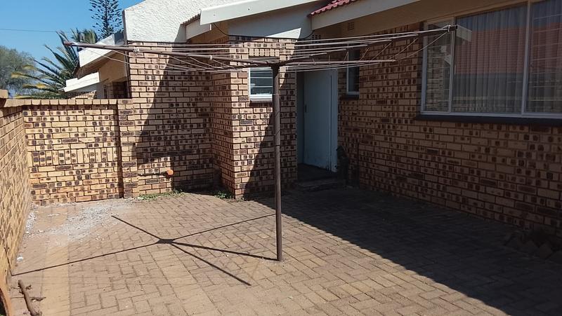 2 Bedroom Property for Sale in Greenhills Gauteng