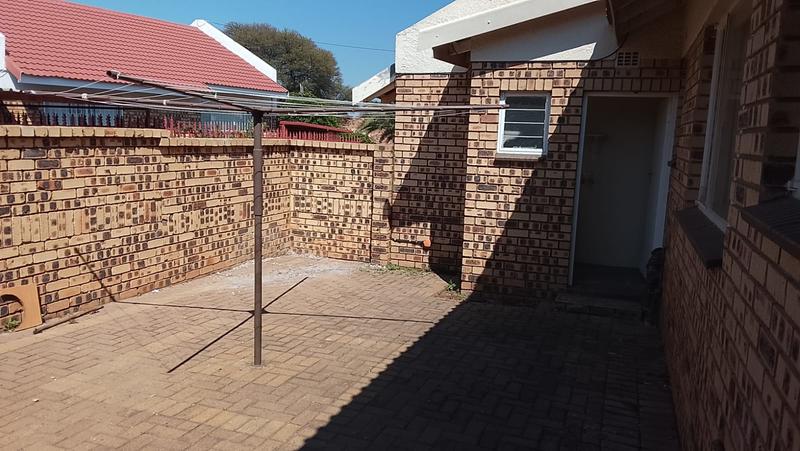 2 Bedroom Property for Sale in Greenhills Gauteng