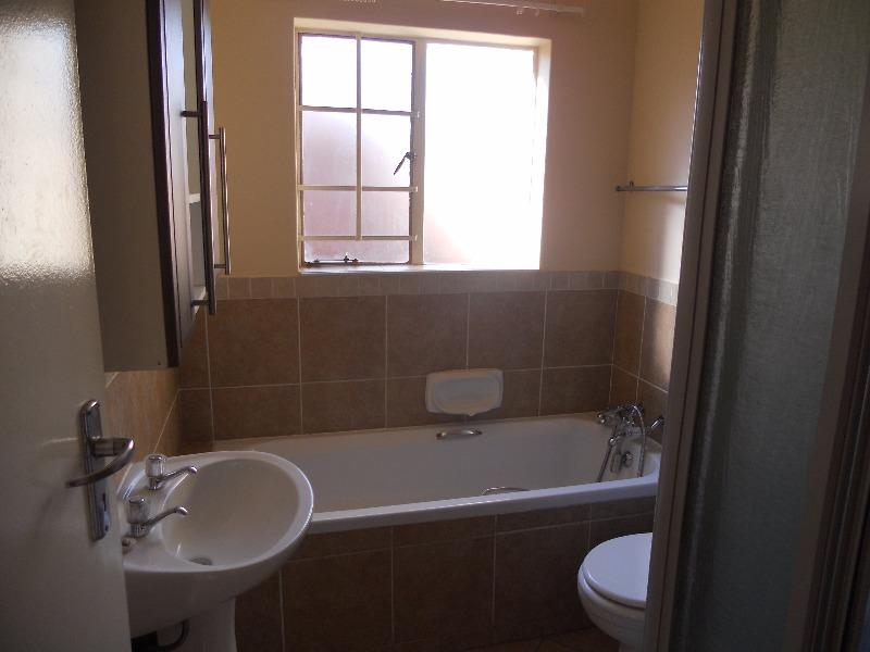 To Let 2 Bedroom Property for Rent in Mooikloof Ridge Gauteng