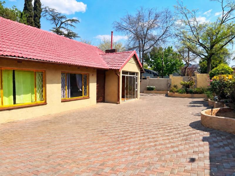 6 Bedroom Property for Sale in Blairgowrie Gauteng