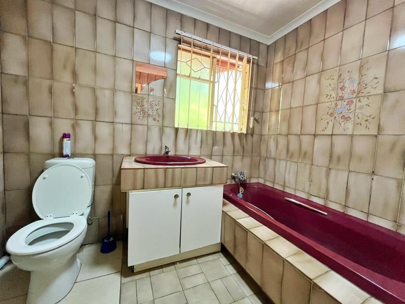 6 Bedroom Property for Sale in Blairgowrie Gauteng