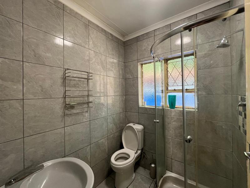 6 Bedroom Property for Sale in Blairgowrie Gauteng
