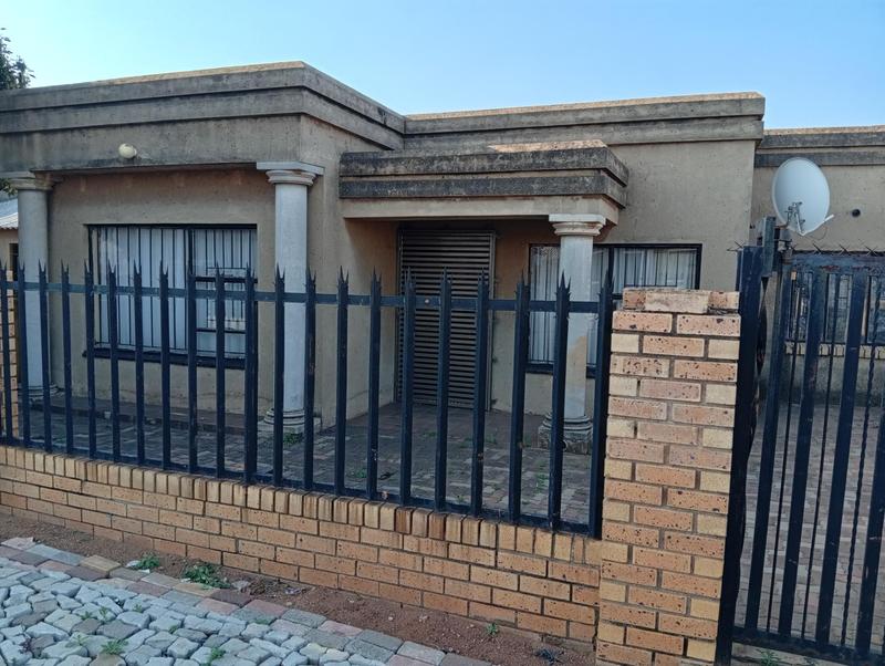 7 Bedroom Property for Sale in Tembisa Gauteng