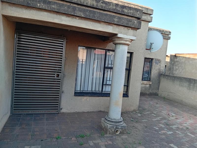 7 Bedroom Property for Sale in Tembisa Gauteng