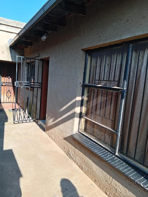 7 Bedroom Property for Sale in Tembisa Gauteng