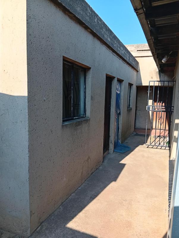 7 Bedroom Property for Sale in Tembisa Gauteng