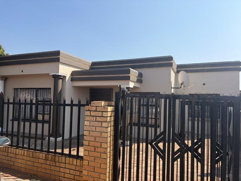 7 Bedroom Property for Sale in Tembisa Gauteng