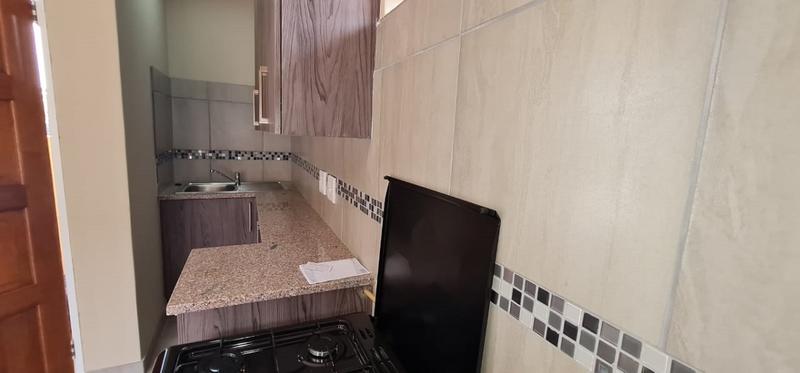 To Let 1 Bedroom Property for Rent in Buccleuch Gauteng