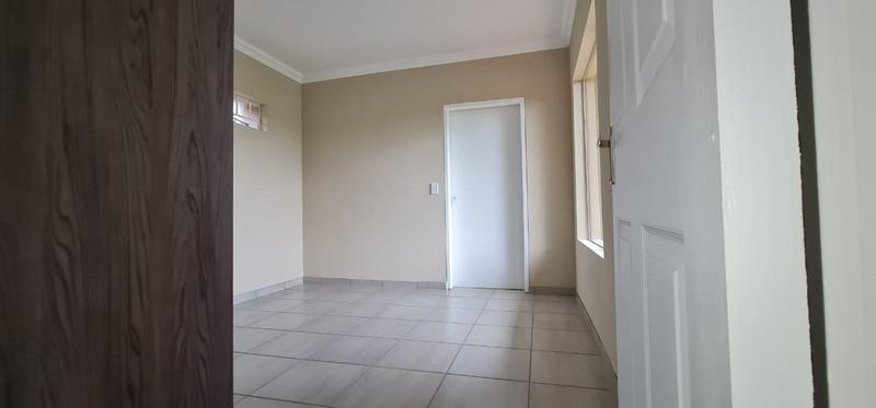To Let 1 Bedroom Property for Rent in Buccleuch Gauteng