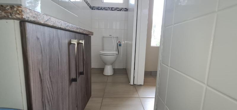 To Let 1 Bedroom Property for Rent in Buccleuch Gauteng