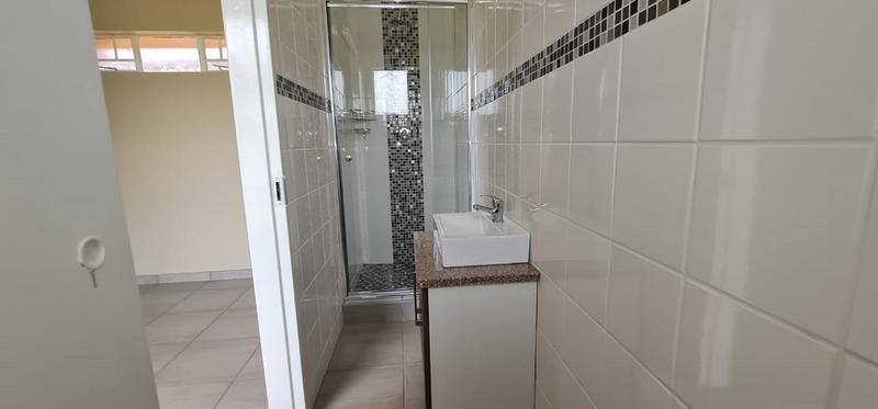 To Let 1 Bedroom Property for Rent in Buccleuch Gauteng