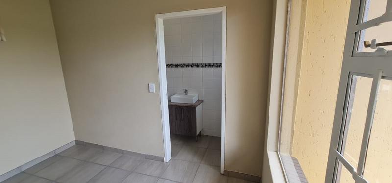 To Let 1 Bedroom Property for Rent in Buccleuch Gauteng