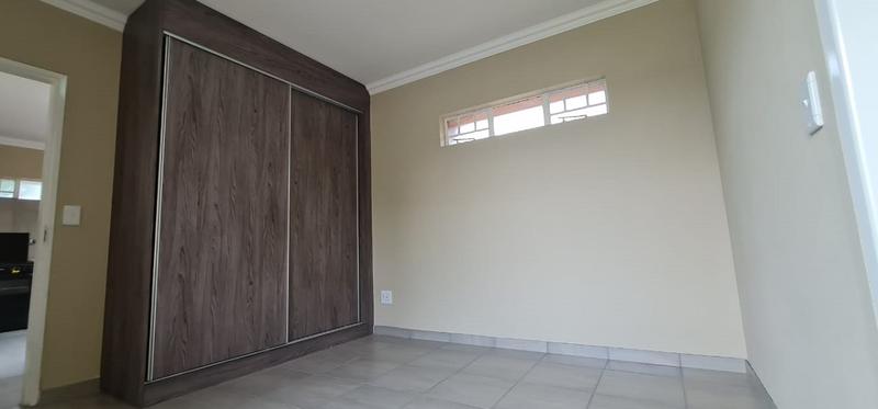 To Let 1 Bedroom Property for Rent in Buccleuch Gauteng