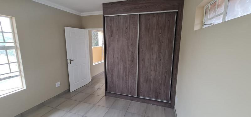 To Let 1 Bedroom Property for Rent in Buccleuch Gauteng