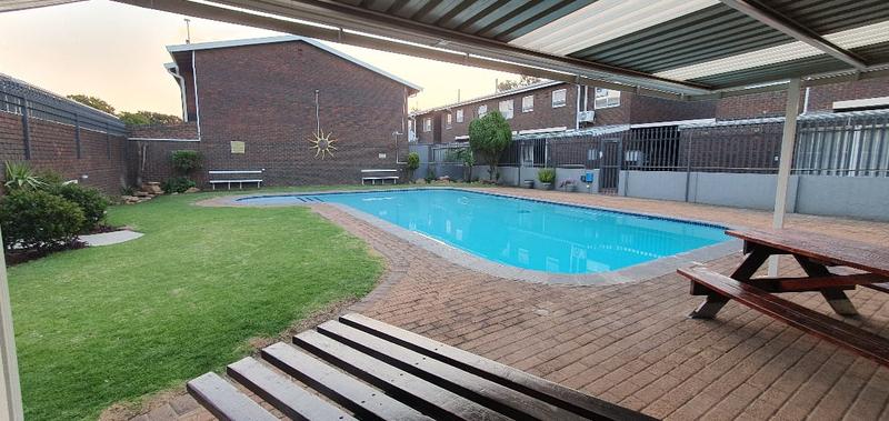 To Let 2 Bedroom Property for Rent in Dayanglen Gauteng
