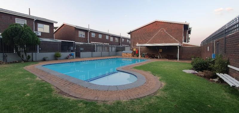 To Let 2 Bedroom Property for Rent in Dayanglen Gauteng