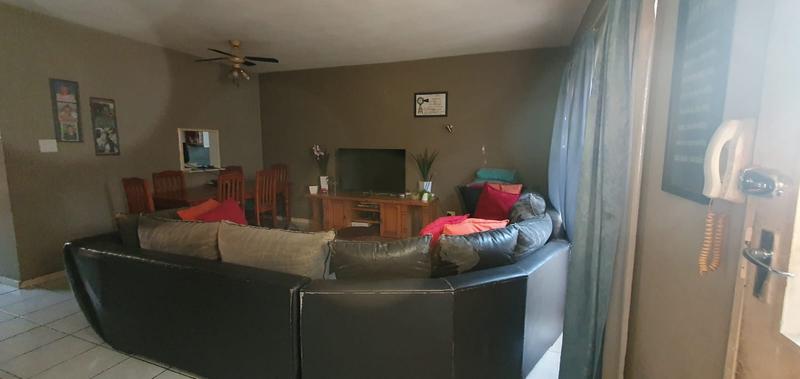 To Let 2 Bedroom Property for Rent in Dayanglen Gauteng