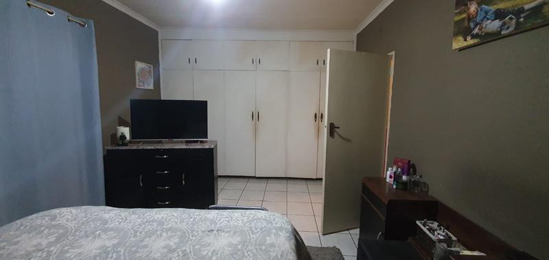 To Let 2 Bedroom Property for Rent in Dayanglen Gauteng