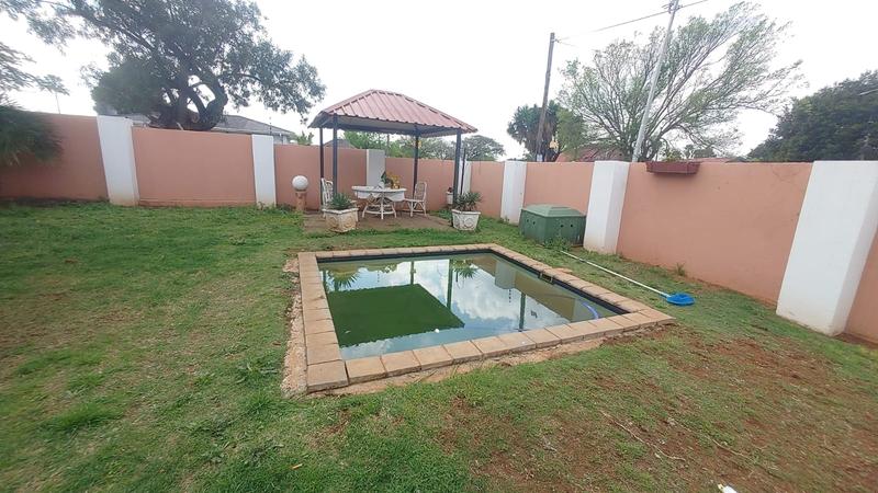 To Let 3 Bedroom Property for Rent in Primrose Gauteng