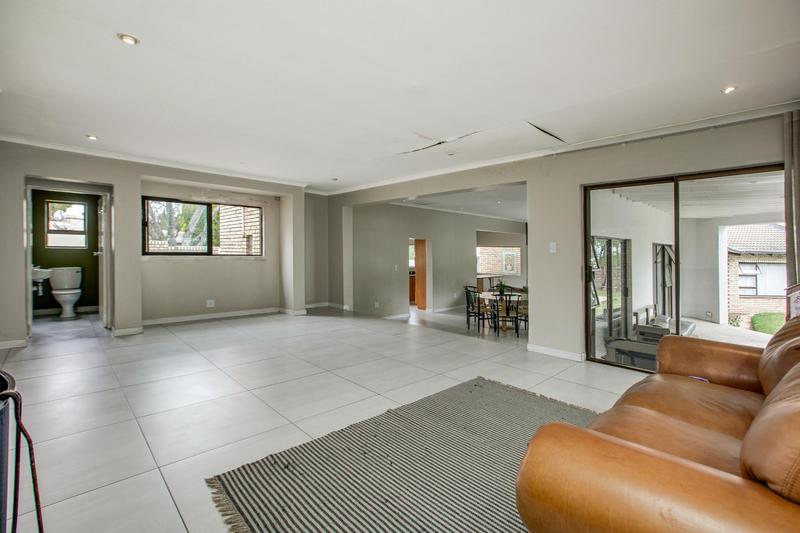 4 Bedroom Property for Sale in Fourways Gardens Gauteng