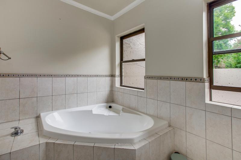 4 Bedroom Property for Sale in Fourways Gardens Gauteng