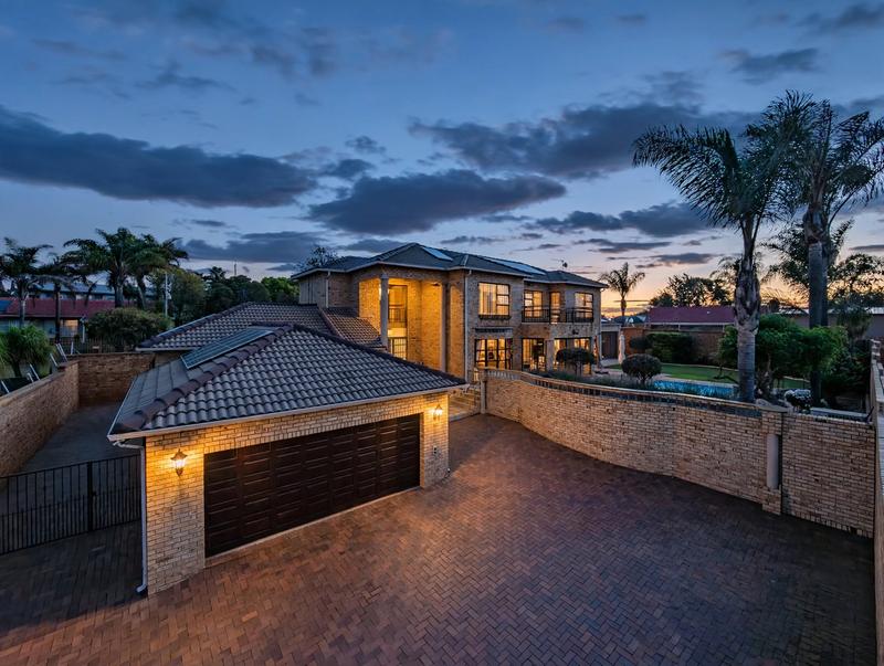 5 Bedroom Property for Sale in Chancliff A H Gauteng